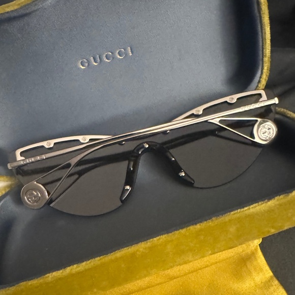 GUCCI - Picture 2 of 7